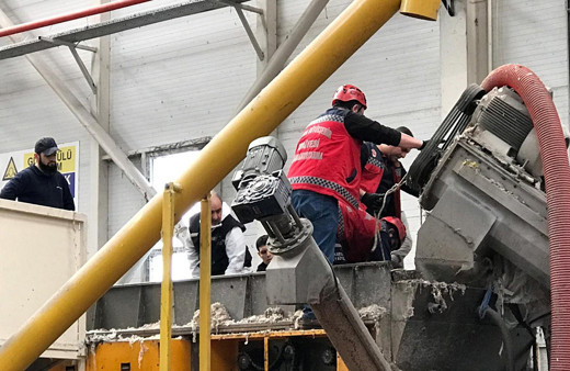 Sakarya'da feci olay: Çarkların arasına düştü!