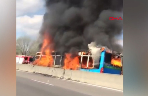 İçinde öğrenciler olan otobüsü kaçırdı