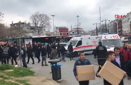 İstanbul Beyazıt'ta halk otobüsü yayalara çarptı: Çok sayıda yaralı