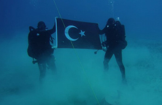 Yunanistan'dan Girit'te Türk bayrağı açan askerlere tepki