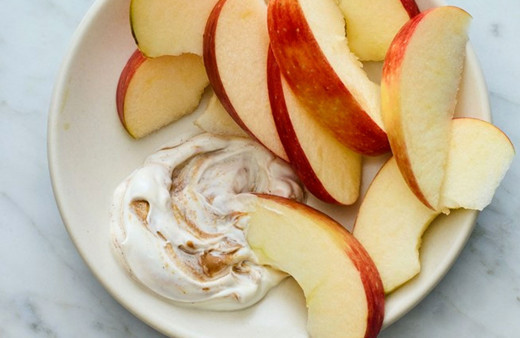3 günde tam 3 kilo zayıflatan yoğurt ve elma karışımı! Hiçbir zararı yok
