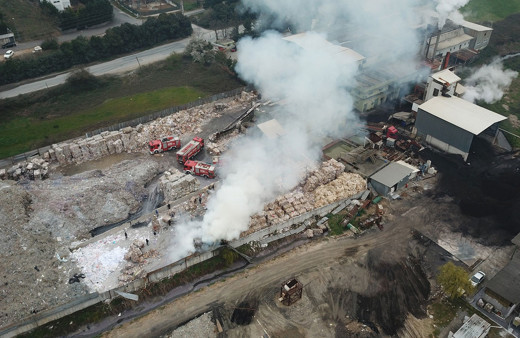 Çekmeköy'de kağıt fabrikasında yangın