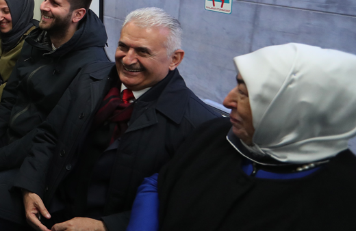 Binali - Semiha Yıldırım çifti Gebze-Halkalı treninde