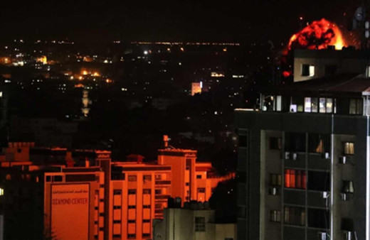 İsrail uçakları Hamas ofisini bombaladı
