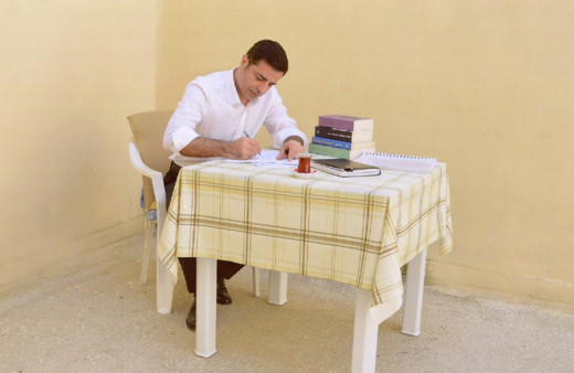 CHP'den Selahattin Demirtaş'a ziyaret