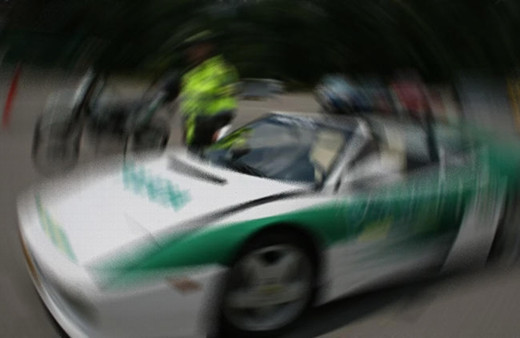 Kolombiya’da bir polis memuru devriye aracını 8 polise sattı