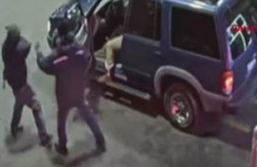 Köpeği gözü önünde çalındı