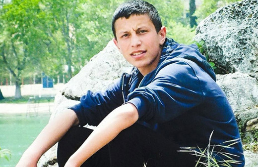 Lise öğrencisi sınıfta arkadaşını boğazından bıçakla yaraladı