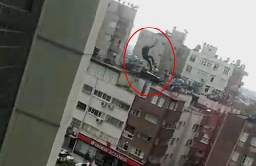 Adana'da hastanede dehşet: Ölüme böyle atladı!