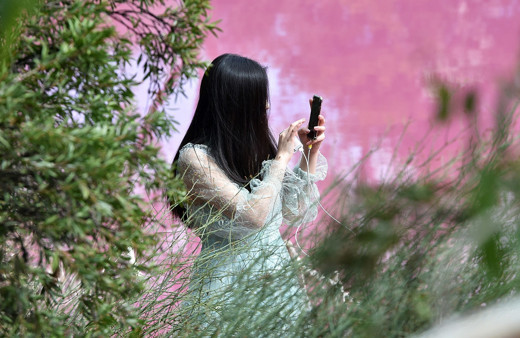 Avustralya'da bir göl pembe renge büründü