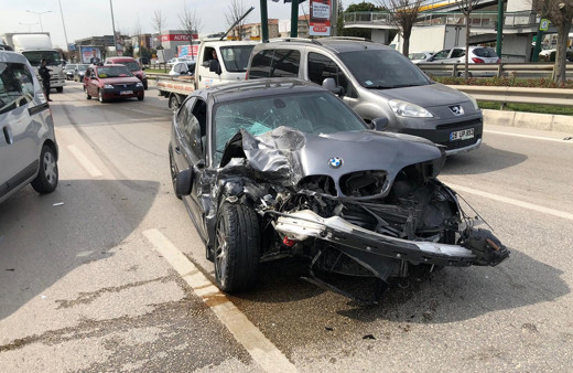 Bursa'da makas faciası: 3 yaralı