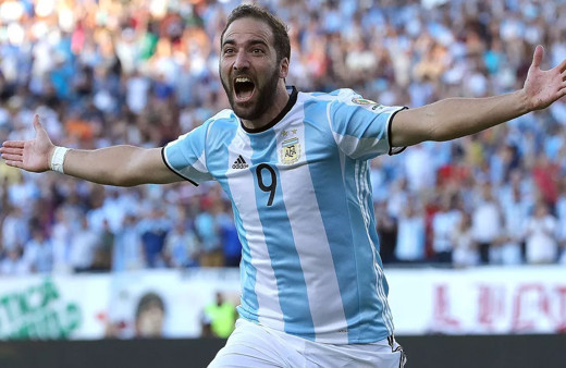 Higuain'den sürpriz karar