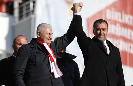 Binali Yıldırım seçim çalışmalarını Silivri'de tamamladı