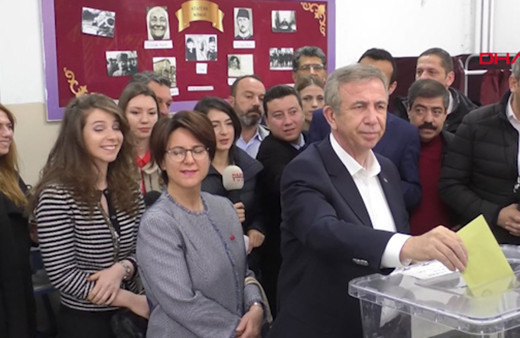 Mansur Yavaş oyunu kullandı