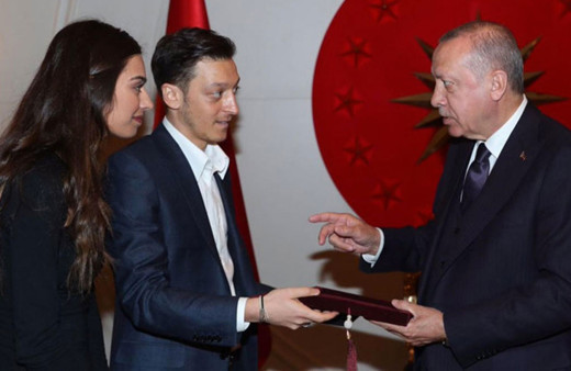Almanlardan Mesut Özil'e çirkin saldırı