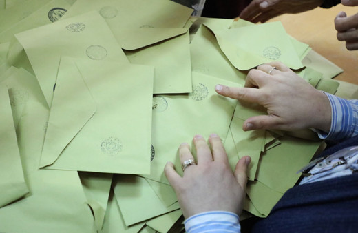 HDP Kars'ta MHP'nin elinden belediyeyi aldı! İlk açıklama geldi