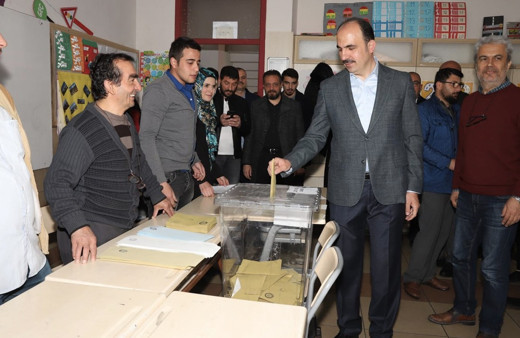 Uğur İbrahim Altay aslen nereli eşi ve çocukları kimdir?