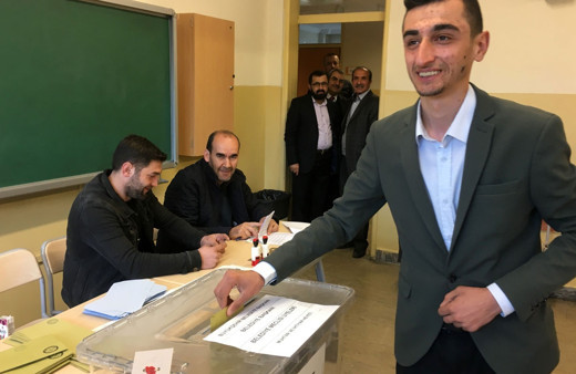 Yusuf Özoğul sandığa giderek oyunu kullandı