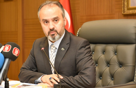 Bursa Belediyesini kazanan Başkan bakın ilk nereye gitti!