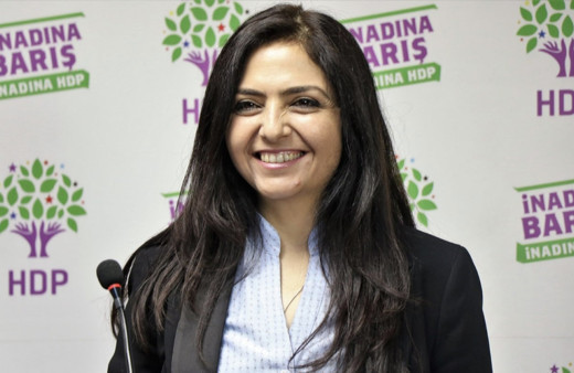 Bedia Özgökçe Ertan kaç yaşında kiminle evli eşi kimdir?