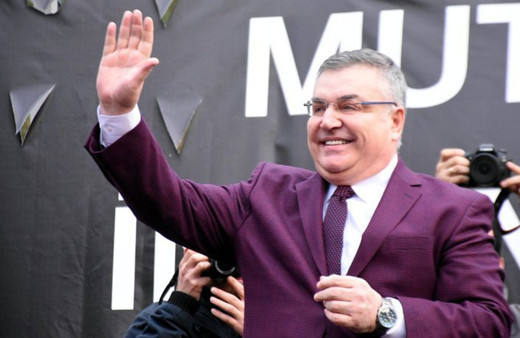 Mehmet Siyam Kesimoğlu bağımsız girdi kazandı