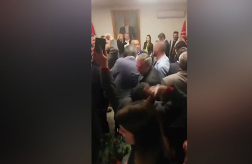 CHP Genel Merkezi'nde tekbir sesleri