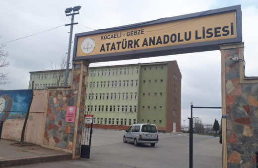 Kocaeli'de bir öğrenci, müdür yardımcısını bıçaklayarak öldürdü