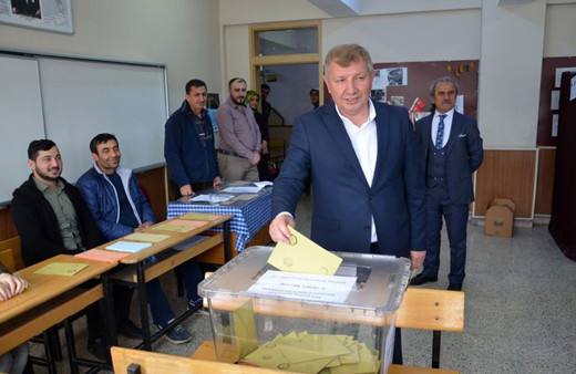 Çorum Dongurda'daki köy iki belediye başkanı çıkardı