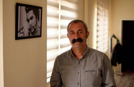 Fatih Mehmet Maçoğlu arkadaşlarına yemek servisi yaptı