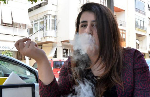 Mersin'de yiyince duman çıkaran dondurma yaptılar