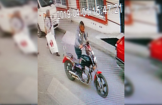 Tekirdağ'da elini kolunu sallayarak motosikleti çaldı