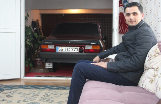 1999 model Toros otomobiline evinde çocuğu gibi bakıyor