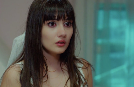 Yasak Elma gerdek gecesi sahnesi olay oldu! Birden soyunmaya başlayınca...