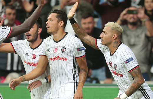 Fenerbahçe'den Adriano bombası!