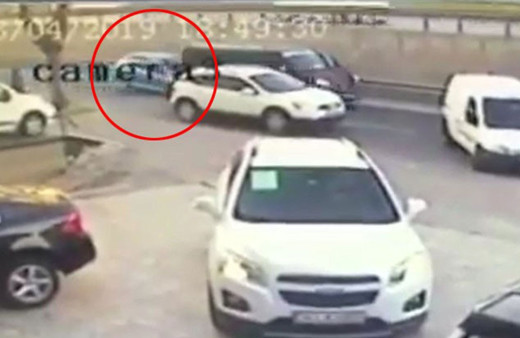 Dikkatsiz sürücünün yol açtığı kaza kamerada