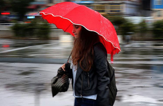 Bu bölgelerde yaşayanlar dikkat! Kuvvetli gök gürültülü sağanak uyarısı