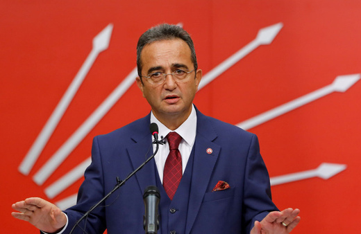 CHP'li Bülent Tezcan olay iddia: Evlere giriyorlar