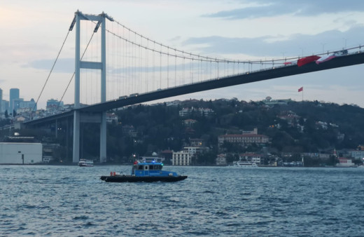 İstanbul'da köprüden atlayarak intihar eden kişiyi arama çalışmaları sürüyor