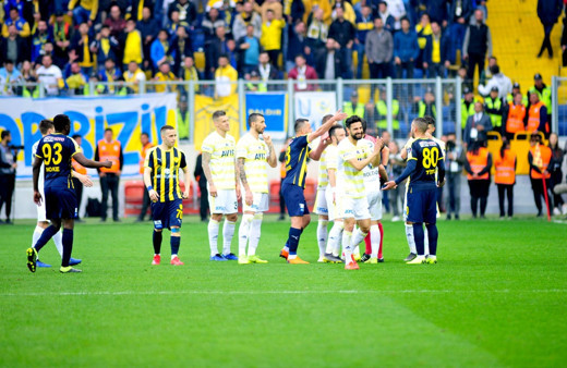 Fenerbahçeli yıldız için olay sözler: Kendisini Iniesta sanıyor