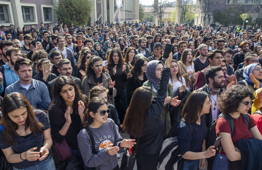 22 Nisan tatil mi okullar pazartesi günü yarım gün mü?
