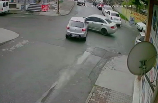 İstanbul’da faciadan dönülen anlar kamerada
