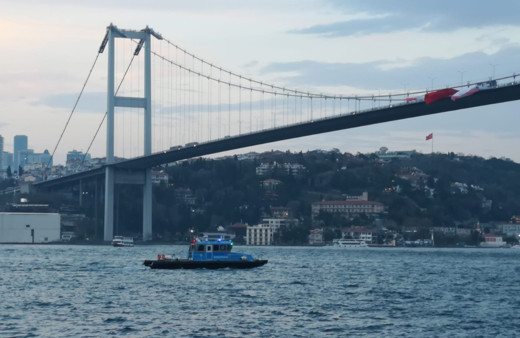 İstanbul'da köprüden atlayarak intihar eden kişiyi arama çalışmaları sürüyor