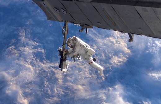 Astronotlar batarya değişimi için harekete geçti