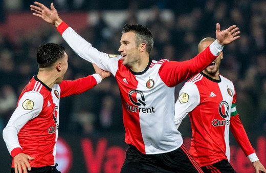 Robin van Persie Fenerbahçe'den ayrıldı kendini buldu