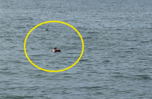 Ordu'da denize atlayan kadını, güvenlik görevlisi ve astsubay kurtardı