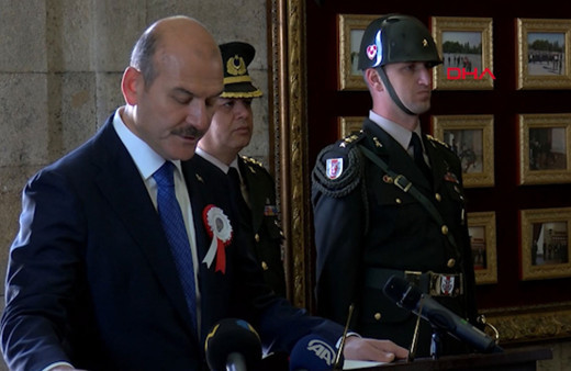 İçişleri Bakanı Süleyman Soylu ve polisler Anıtkabir'de!