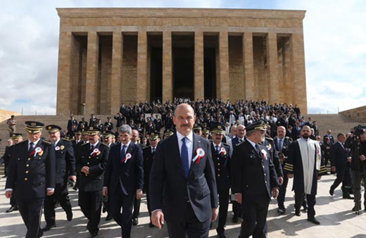 Süleyman Soylu ve polisler, Anıtkabir'de! Bakın deftere ne yazdı?