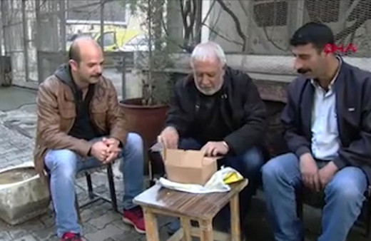 Cep telefonu beklediği kutudan bakın ne çıktı