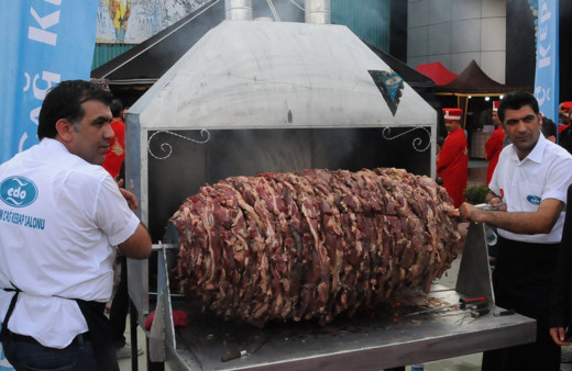 650 kiloluk cağ kebabı ile rekor kırdılar