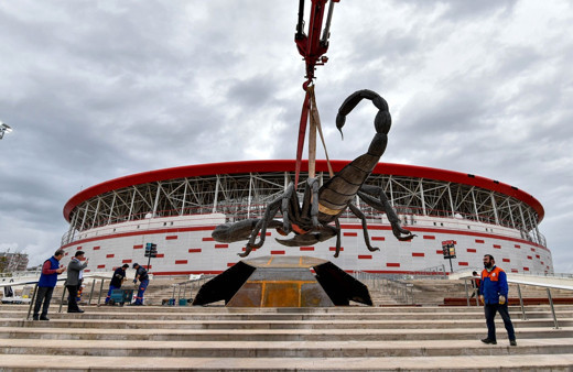 Antalyaspor'a dev akrep heykeli